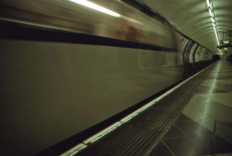 WT 2100 267-38 UK 1991 London Underground.jpg